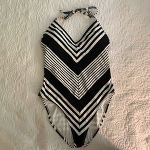 LaBlanca Fine Line Mitered Mio One-piece Swimsuit black white stripe size 8